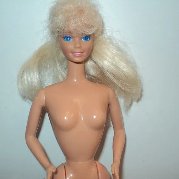 Barbie Crystal Superstar Doll 1966 White Iridescent Gown Defects-Leg Spots - Picture 7 of 12